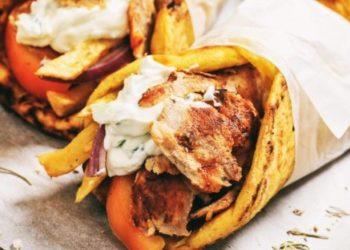 Σουβλάκι… όπως λέμε χαβιάρι: Έως και 15 ευρώ το τυλιχτό στη Μύκονο – Οι τιμές στα υπόλοιπα νησιά