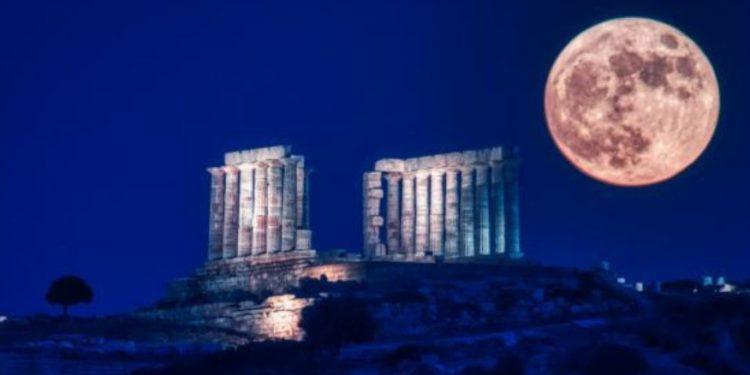 Πανσέληνος Ιουνίου: Πότε θα δούμε το «φεγγάρι της φράουλας» και γιατί έχει αυτή την ονομασία;
