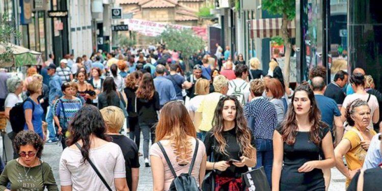 Αγίου Πνεύματος: Μαζική έξοδος για το τριήμερο – Αυξημένη η κίνηση στα λιμάνια