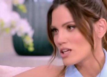 Μαίρη Συνατσάκη: «Τη μητρότητα τη βιώνω σαν μια περιπέτεια»