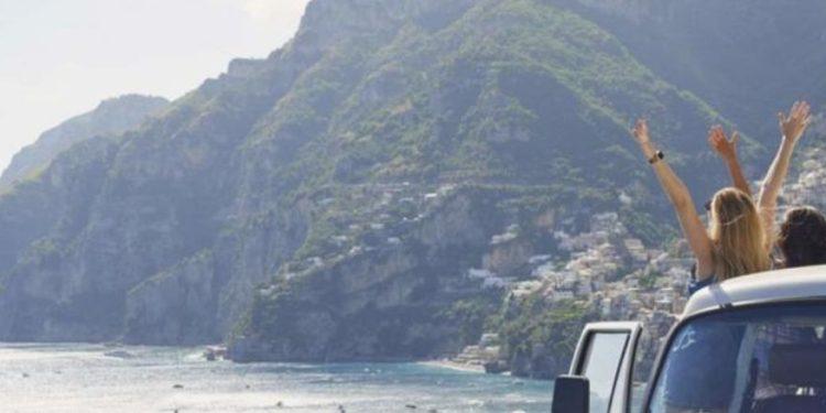 Φθηνές διακοπές: Γκαζώνουν τα road trips και το φετινό καλοκαίρι – Οι νέοι προορισμοί