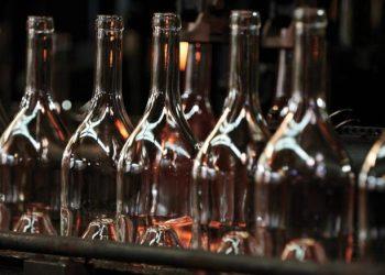 Το πρόβλημα της έλλειψης των γυάλινων φιαλών ανησυχεί τη βιομηχανία του οίνου