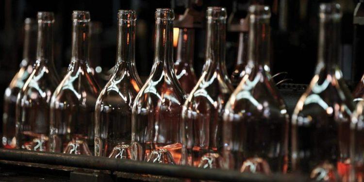 Το πρόβλημα της έλλειψης των γυάλινων φιαλών ανησυχεί τη βιομηχανία του οίνου