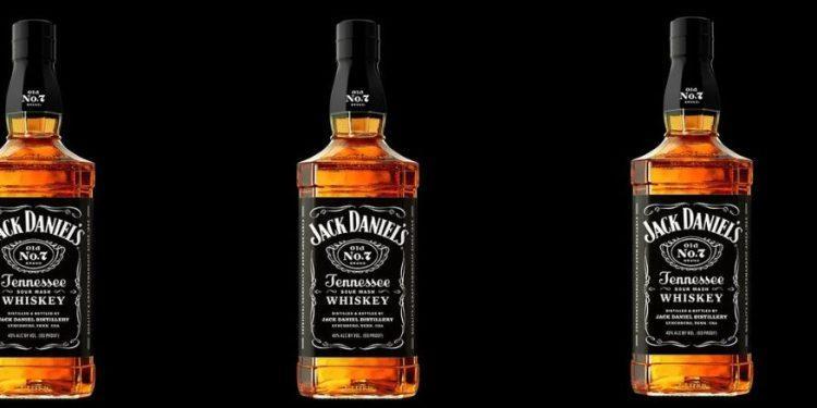 Jack Daniel΄s: Δικαστική νίκη στη διαμάχη με το εμπορικό σήμα του παιχνιδιού σκύλου «Bad Spaniels»