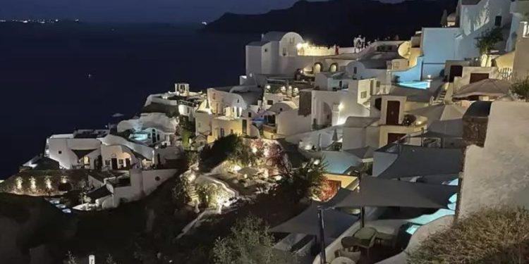 Σαντορίνη: Υπό στενή παρακολούθηση το ηφαίστειο – Πώς συνδράμουν ΕΚΠΑ και Δήμος Θήρας