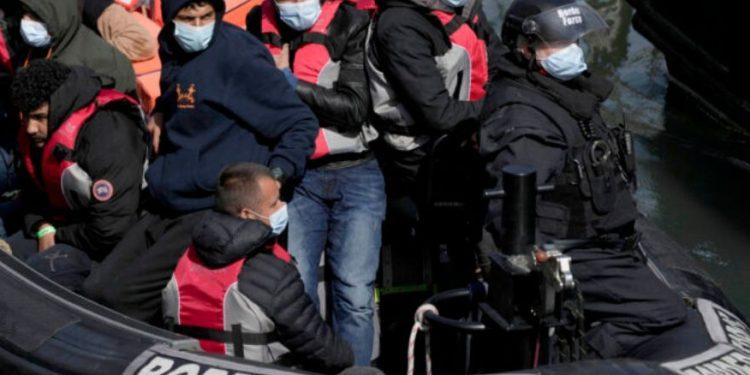 Βρετανία: Περισσότερες από 10.000 θαλάσσιες αφίξεις μεταναστών εντός 2023