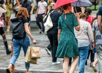 Καιρός: Ζέστη και μεσημεριανές μπόρες σήμερα – Ποιες περιοχές επηρεάζονται