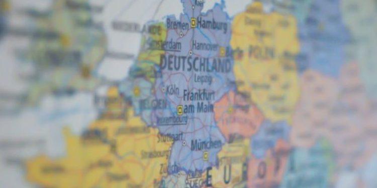 Το «Αμερικανικό Όνειρο» για την Gen Z των ΗΠΑ παίρνει σάρκα και οστά στην Ευρώπη