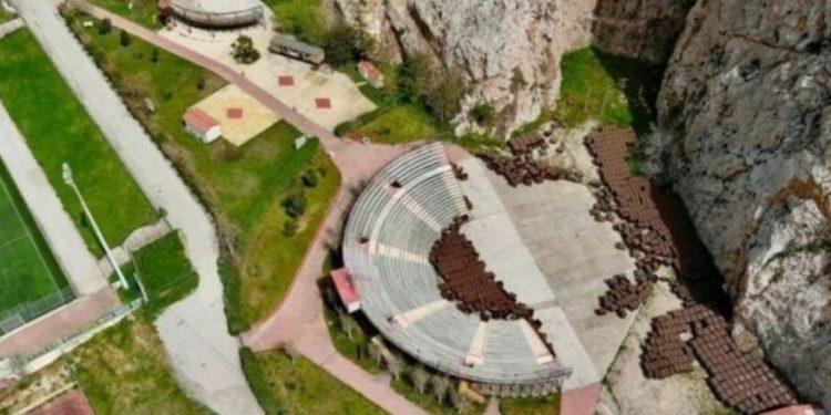 Τα θέατρα Βράχων, Βύρωνα και Υμηττού αποδίδονται οριστικά και αμετάκλητα στους πολίτες