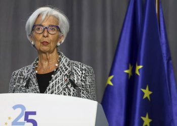 H EKT αύξησε ξανά τα επιτόκια του ευρώ