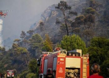 Πύρινη κόλαση σε Κάρυστο, Κέρκυρα, Αίγιο και Ρόδο – Πώς εξελίσσονται τα μέτωπα