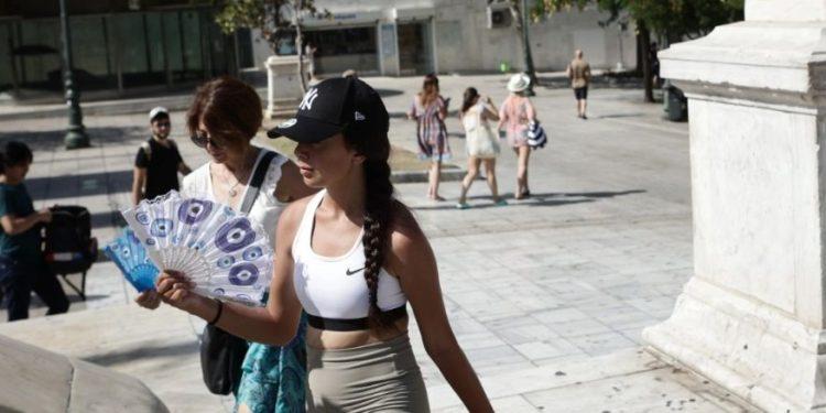 Καιρός: Νέα 44αρια από σήμερα, τοπικές μπόρες από το μεσημέρι στα βορειοανατολικά