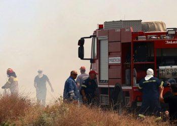 Μεγάλη αναζωπύρωση στο Πλατανιστό στην Κάρυστο – Μάχη με τις φλόγες σε Ρόδο και Κέρκυρα