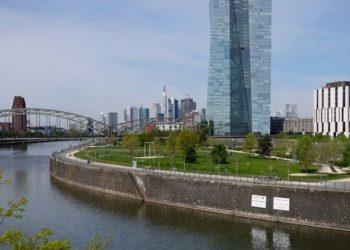 Η ΕΚΤ τιμωρεί τον Νότο με τα υψηλά επιτόκια, αν και υποχωρεί ο πληθωρισμός