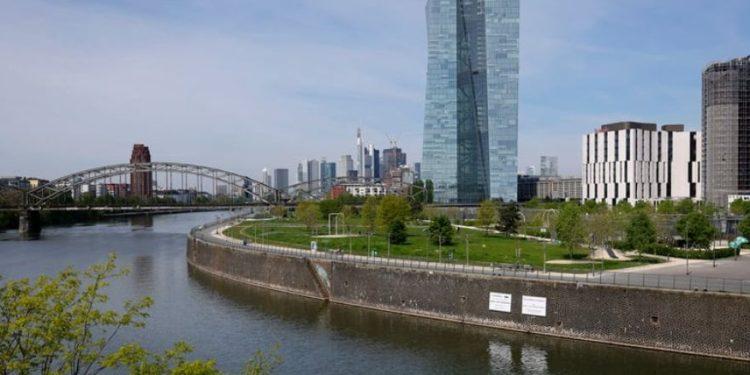 Η ΕΚΤ τιμωρεί τον Νότο με τα υψηλά επιτόκια, αν και υποχωρεί ο πληθωρισμός