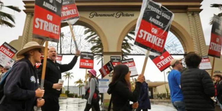 Hollywood: Με απεργίες απειλούν γνωστοί ηθοποιοί- Τι διεκδικούν