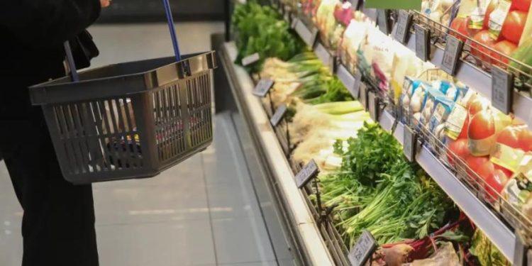 Επιδόματα: Συνεχίζεται το Market Pass, έρχεται το Youth Pass, αυξήσεις σε μισθούς και συντάξεις