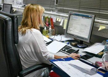 Πόσο θα αυξηθούν οι μισθοί δημοσίων υπαλλήλων και συνταξιούχων – Τριπλό όφελος, δείτε τα ποσά και παραδείγματα