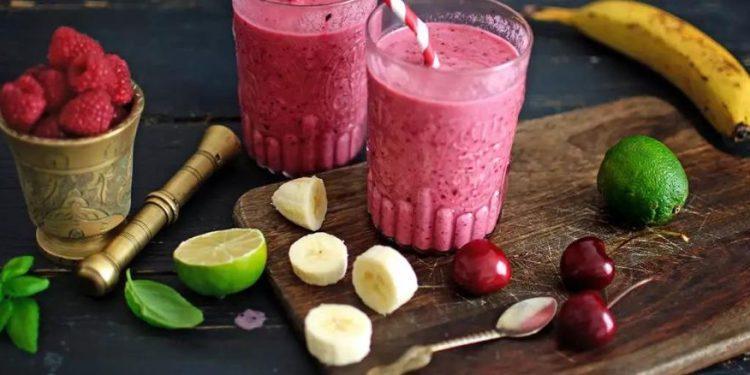Συνταγές για δροσερά smoothies με καλοκαιρινά φρούτα