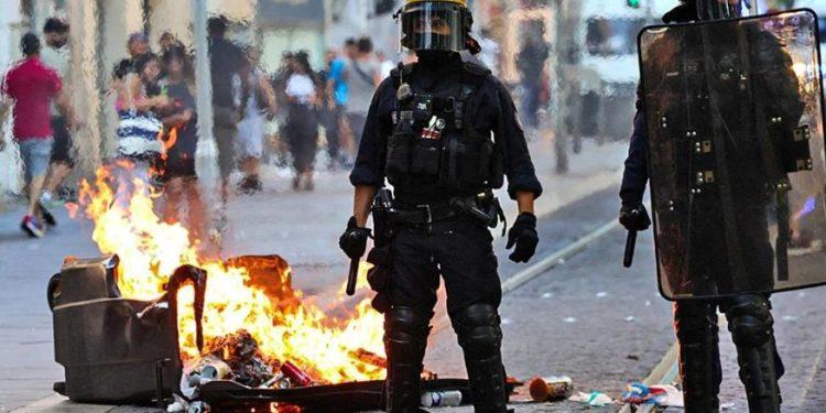 Ταραχές στη Γαλλία: Ένα έτος φυλάκισης σε 19χρονο που κάλεσε να δολοφονηθεί αστυνομικός