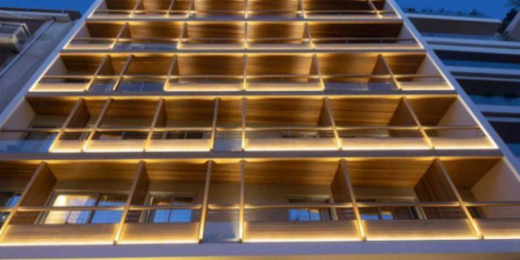 Coco – Mat: Λουκέτο στο ξενοδοχείο στην Ακρόπολη