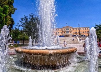 Καύσωνας «Κλέων»: Καμίνι σήμερα η χώρα – Τι θα παραμείνει κλειστό