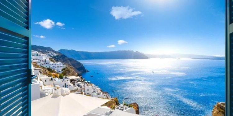 Η Daily Telegraph «ψηφίζει» Ελλάδα για το 2023: 20 νησιά σε Αιγαίο και Ιόνιο για «μαγικές» διακοπές