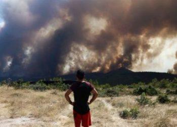 Συνεχίζεται ο εφιάλτης σε Δυτική Αττική και Λουτράκι – Πώς εξελίσσονται τα πύρινα μέτωπα