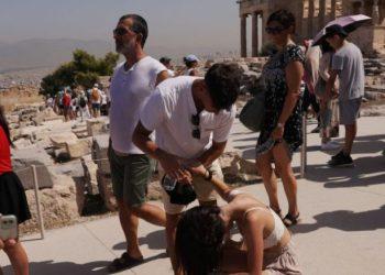 Καύσωνας: Πώς οι ακραίες θερμοκρασίες επηρεάζουν την υγεία