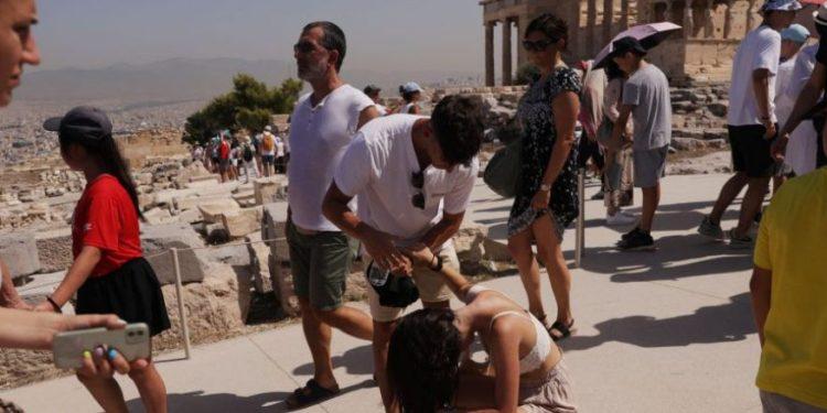 Καύσωνας: Πώς οι ακραίες θερμοκρασίες επηρεάζουν την υγεία