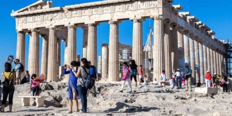 Τουρισμός: Οι πέντε εθνικότητες που άφησαν τα περισσότερα χρήματα το 2022
