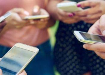 UNESCO: Ζητάει την απαγόρευση των smartphones από τα σχολεία