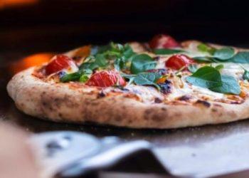 Η φθηνότερη πίτσα στον κόσμο – Σε ποια χώρα τρώνε Domino’s με 0,60 δολάρια