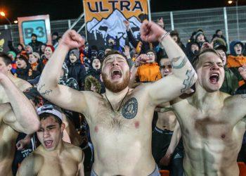 Το ποδόσφαιρο, τα συμφέροντα και οι στρατιές των ηλιθίων.