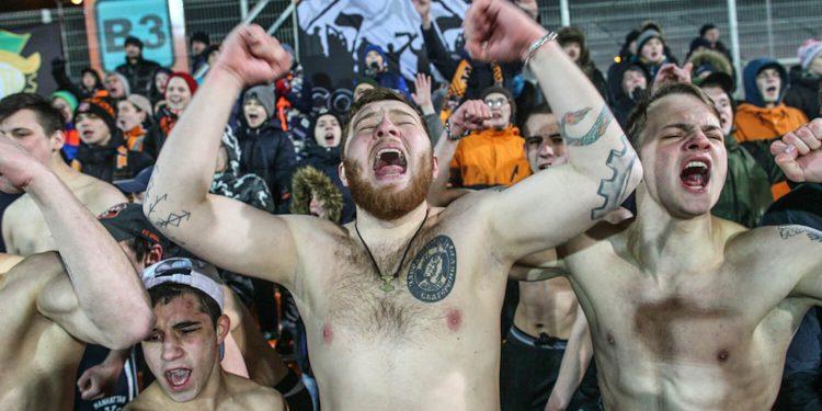 Το ποδόσφαιρο, τα συμφέροντα και οι στρατιές των ηλιθίων.