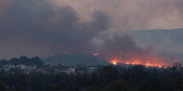 Εκτός ελέγχου η φωτιά στην Αλεξανδρούπολη