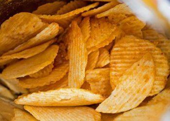 Γονείς καταγγέλλουν ότι διακινούνται στην Ελλάδα πατατάκια με «γεύσεις πέους» και «αιδοίου»