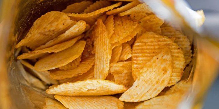 Γονείς καταγγέλλουν ότι διακινούνται στην Ελλάδα πατατάκια με «γεύσεις πέους» και «αιδοίου»