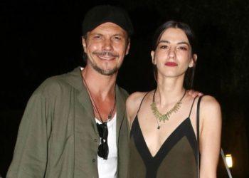 Αναστασία Παντούση – Ιωάννης Παπαζήσης: Ρομαντικό ταξίδι στο Παρίσι