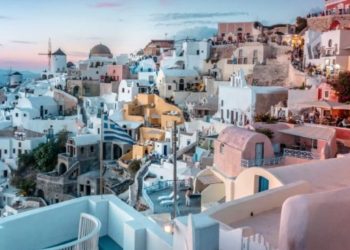 Τουρισμός: Ξεπούλησαν οι προορισμοί του Δεκαπενταύγουστου – Βουλιάζουν από επισκέπτες