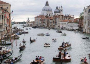 Οι Ιταλοί αγωνίζονται ενάντια στον μαζικό τουρισμό