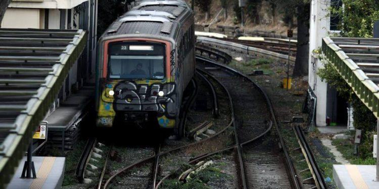 Συναγερμός από πτώση ατόμου στον σταθμό Βικτώρια