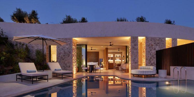 Costa Navarino: Άνοιξε τις πόρτες του το πρώτο ξενοδοχείο της Mandarin Oriental στην Ελλάδα