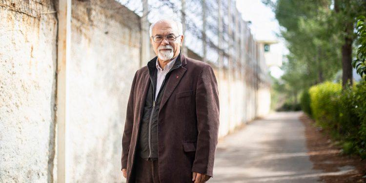 Πέτρος Δαμιανός: Ένας εκπαιδευτικός έστησε σχολείο σε φυλακές ανηλίκων