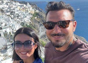 Ο Ρομπέρτο παρήγγειλε φρέντο καπουτσίνο στη Σαντορίνη και θυμήθηκε τα παλιά