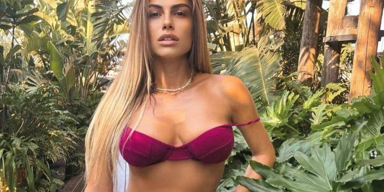 Το θερμόμετρο στα ύψη….Η Χριστίνα Κεφαλά ποζάρει με μαγιό και κλέβει τις εντυπώσεις