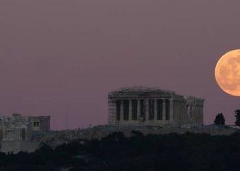 Δεν θα είναι ανοιχτή για το κοινό η Ακρόπολη για την αυριανή πανσέληνο
