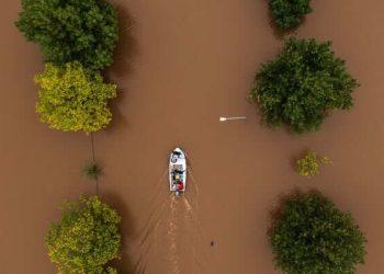 Κακοκαιρία: 9 μέτρα η στάθμη του Πηνειού, σπάνε αναχώματα για αποσυμφόρηση
