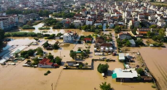 Χιλιάδες οικογένειες άστεγες στη Θεσσαλία: Δυσεύρετοι και πιο ακριβοί οι 4 τοίχοι