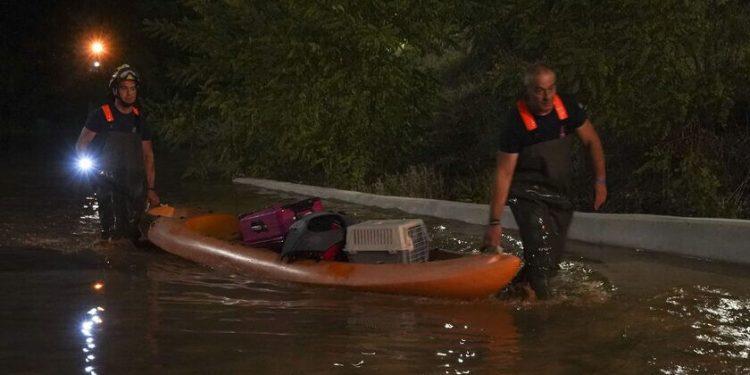 Δύσκολη η νύχτα για 35 χωριά στη Θεσσαλία